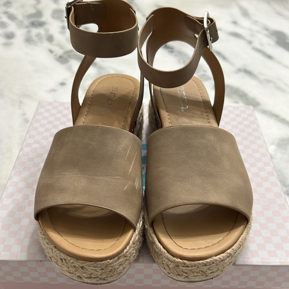 Soda Sandals - Picture 2 of 7